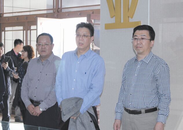 3月29日,渤海银行呼和浩特分行行长刘瑶君率调研组来我集团参观调研,副市长林涛陪同调研