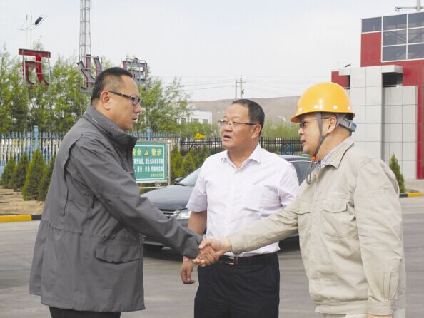 5月7日下午,中国银行乌海分行行长郭强一行来集团参观考察