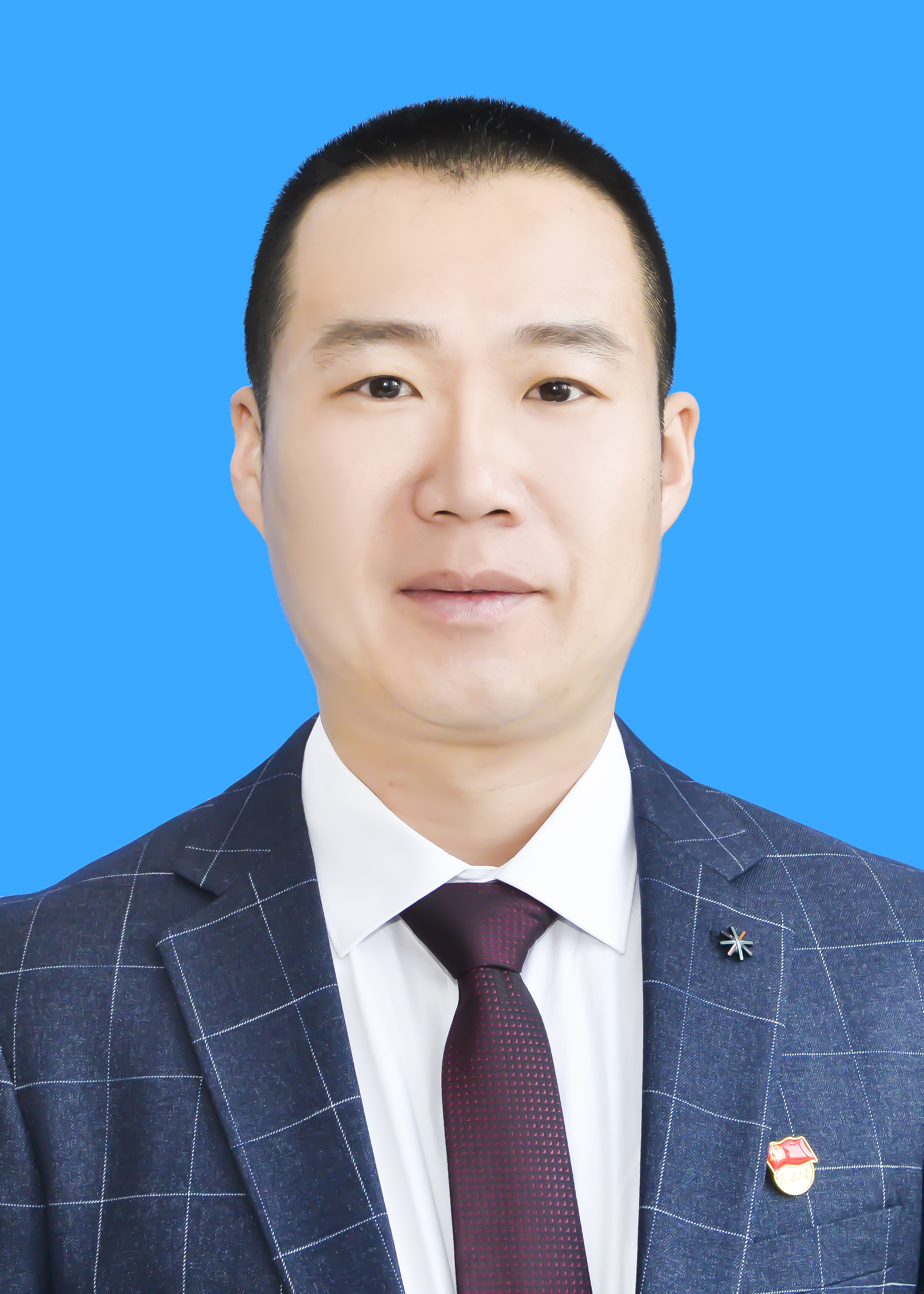 韩  毅  集团董事 矿业公司总经理
